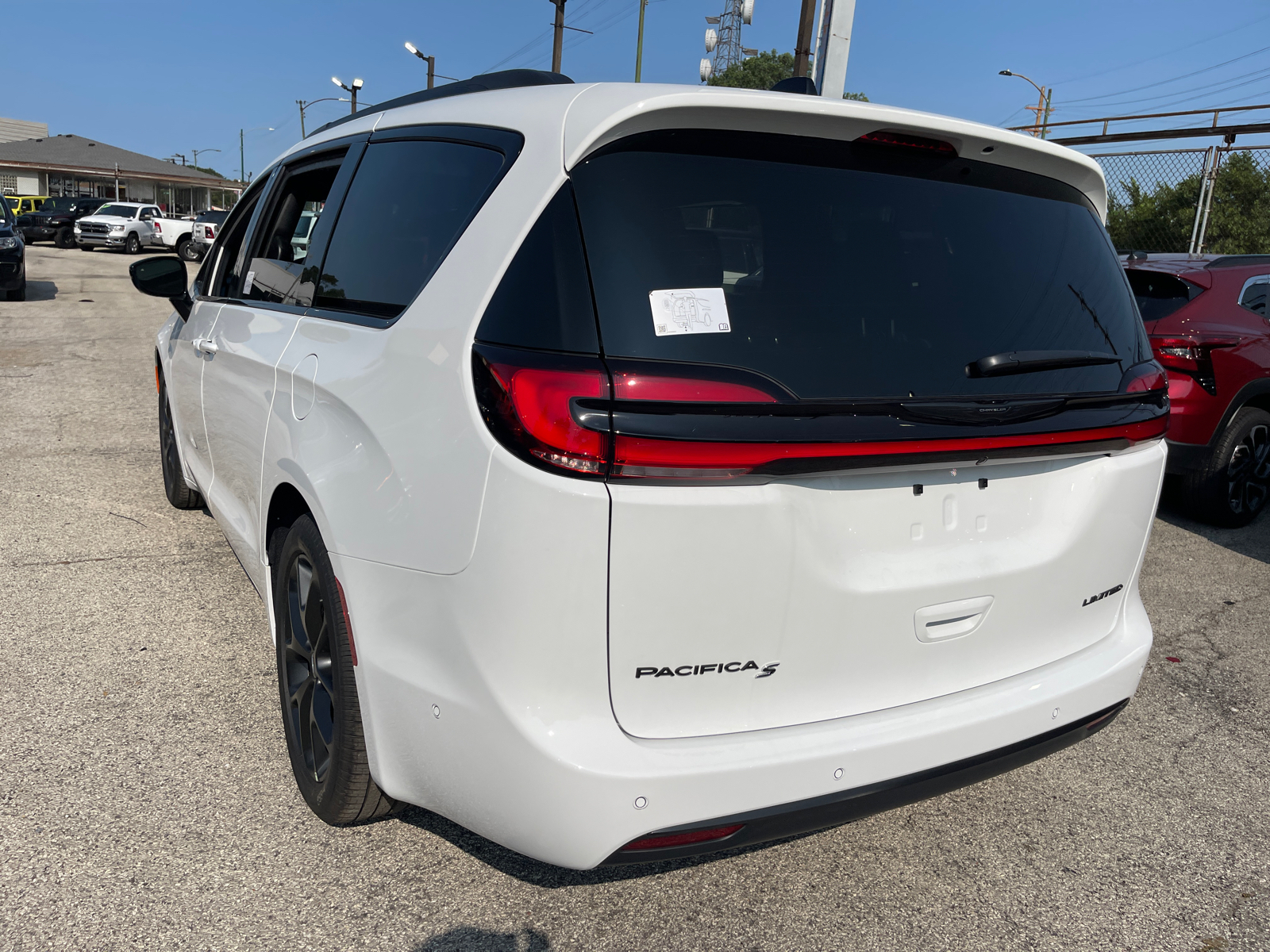 2024 Chrysler Pacifica Limited 31