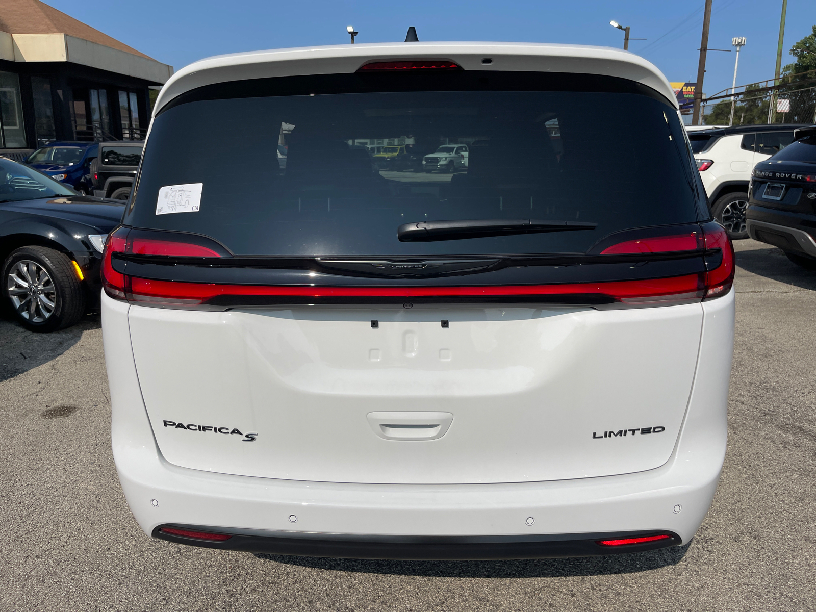 2024 Chrysler Pacifica Limited 32