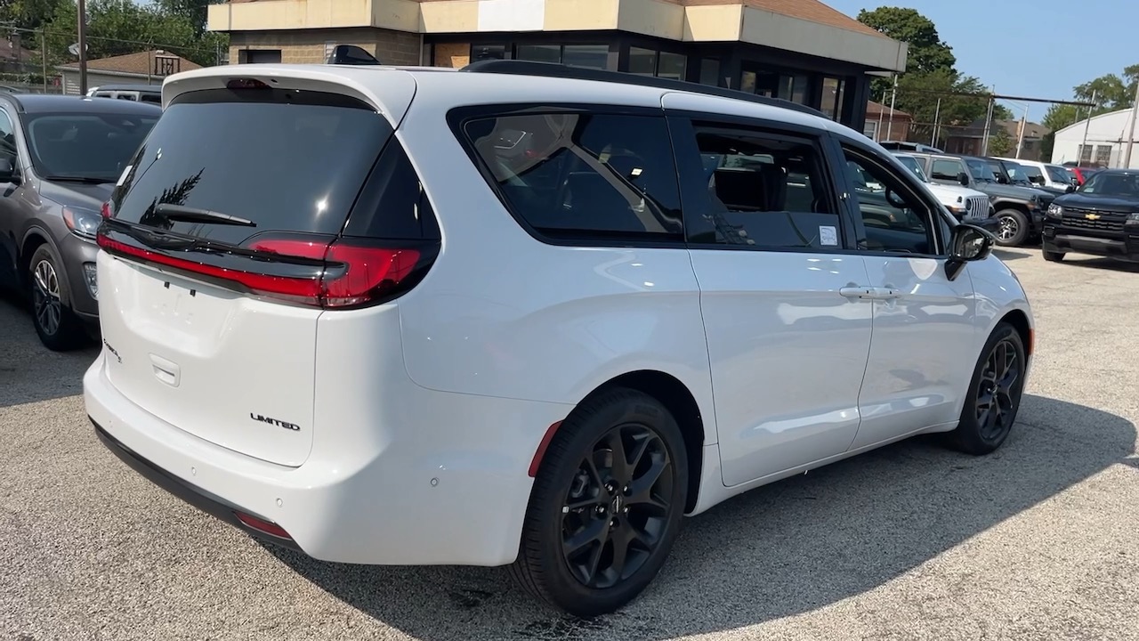 2024 Chrysler Pacifica Limited 33