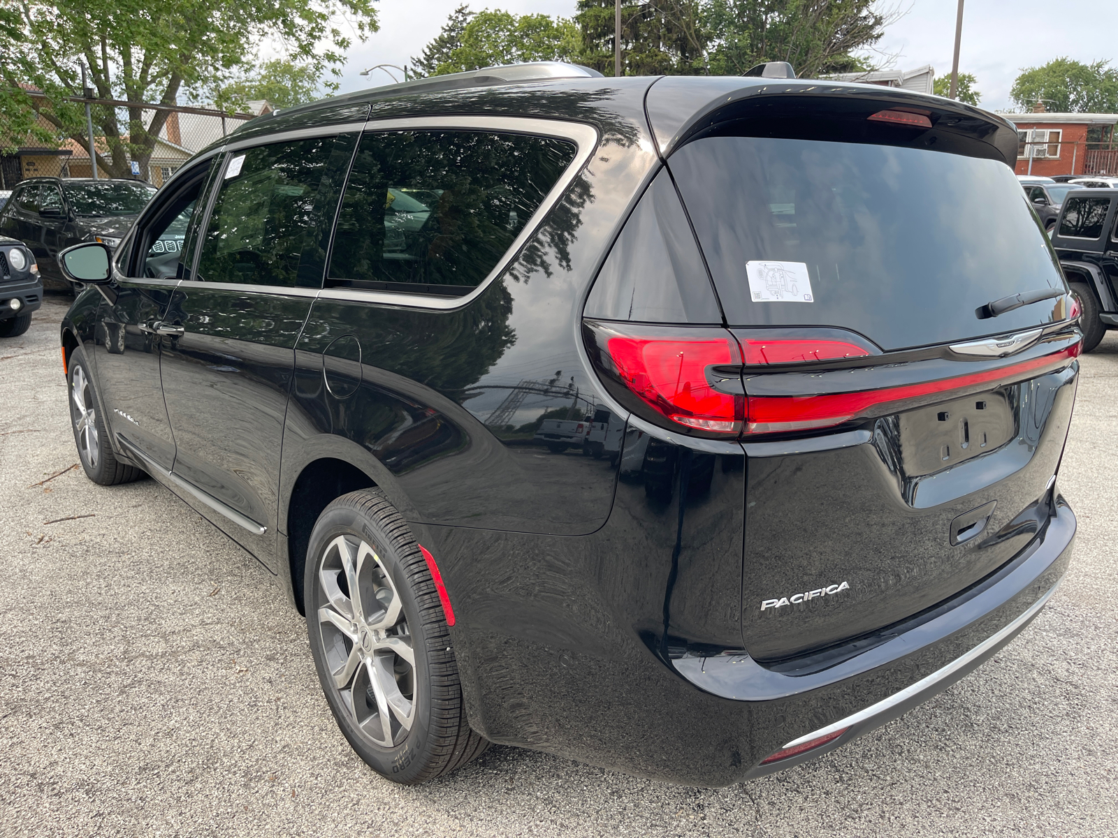 2024 Chrysler Pacifica Pinnacle 32