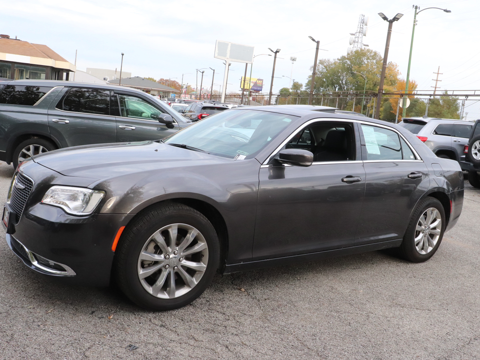 2021 Chrysler 300 Touring 3