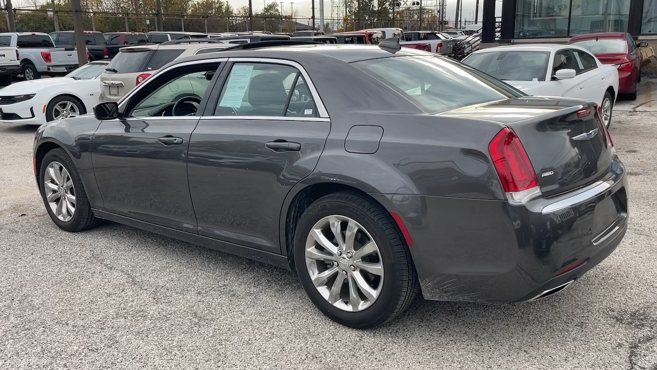 2021 Chrysler 300 Touring 4