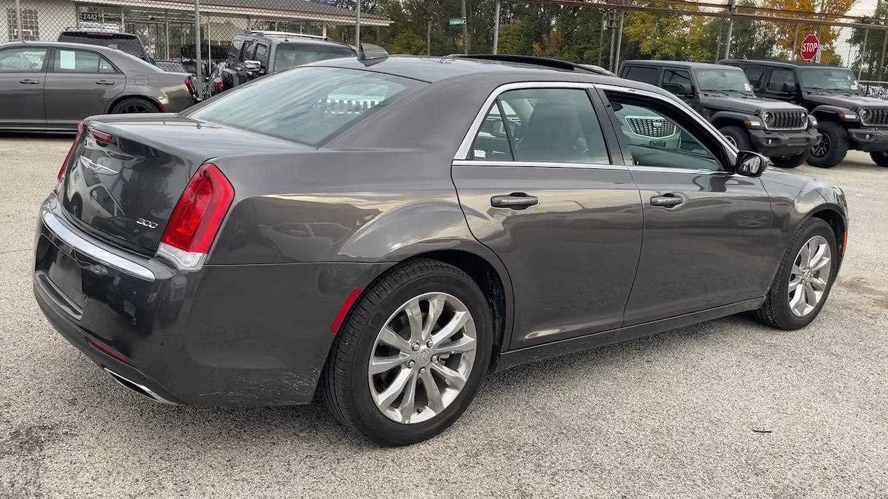 2021 Chrysler 300 Touring 6