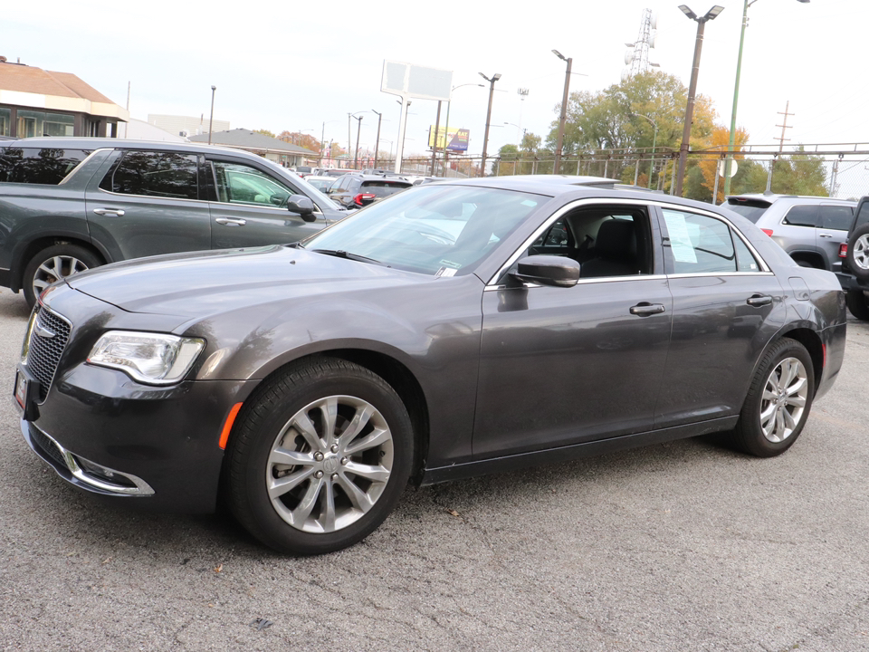 2021 Chrysler 300 Touring 23