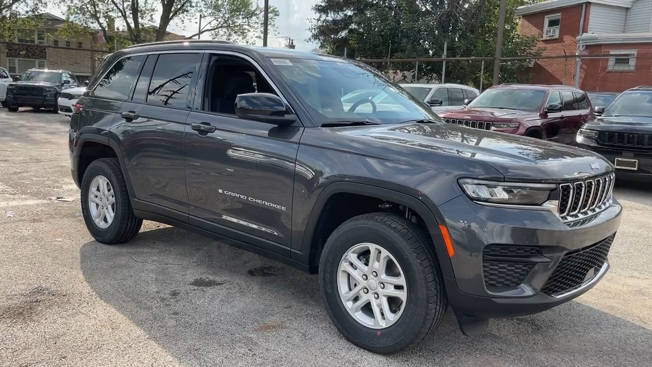 2024 Jeep Grand Cherokee Laredo 8