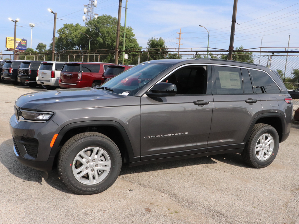 2024 Jeep Grand Cherokee Laredo 2