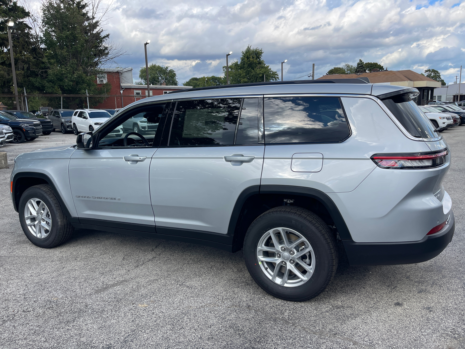 2024 Jeep Grand Cherokee L Laredo 27