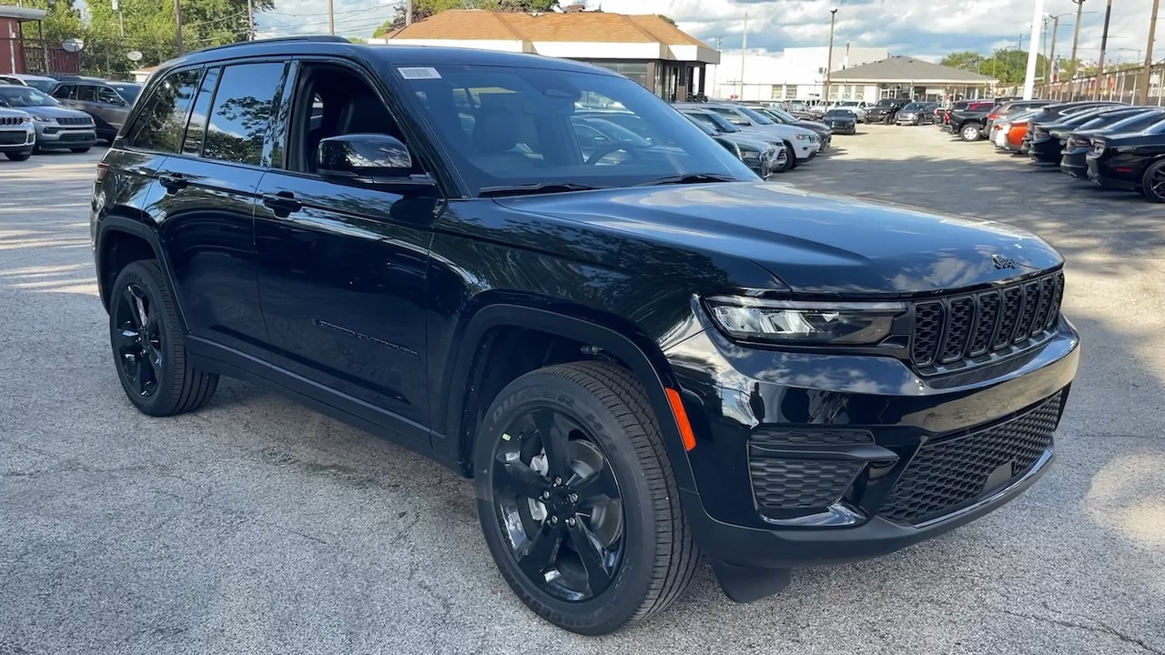 2024 Jeep Grand Cherokee Altitude X 8