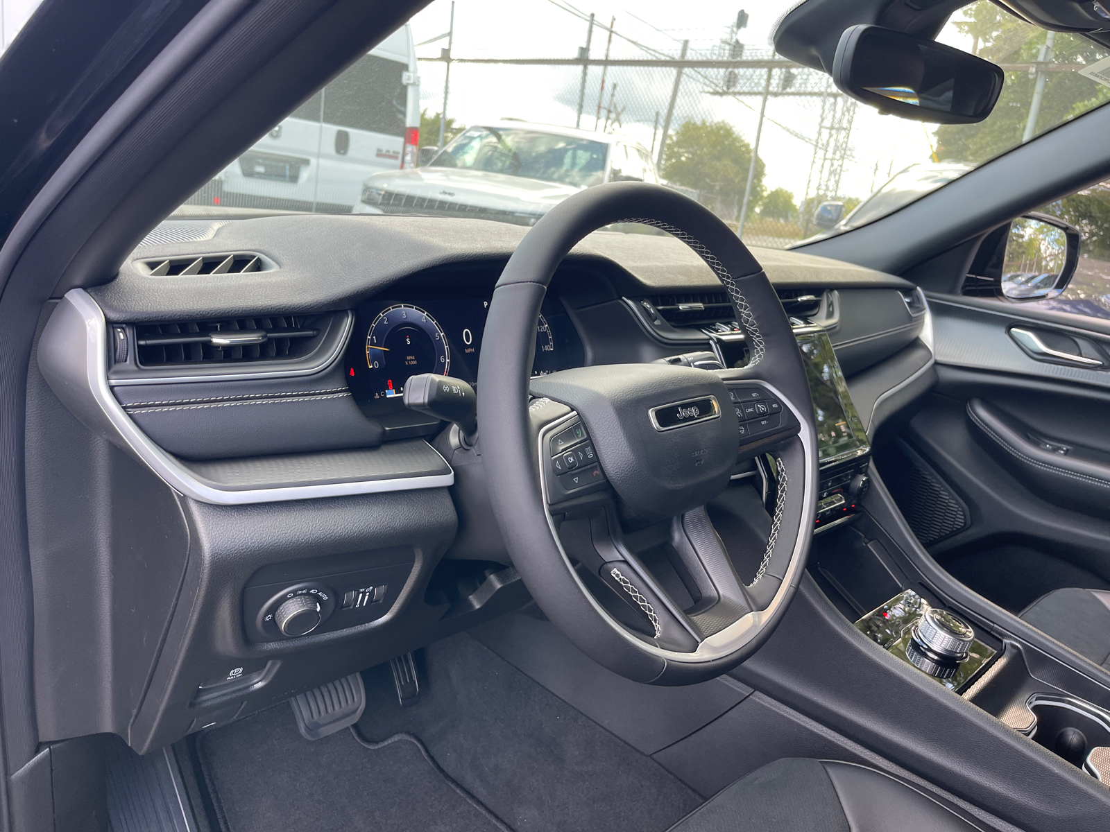 2024 Jeep Grand Cherokee Altitude X 10