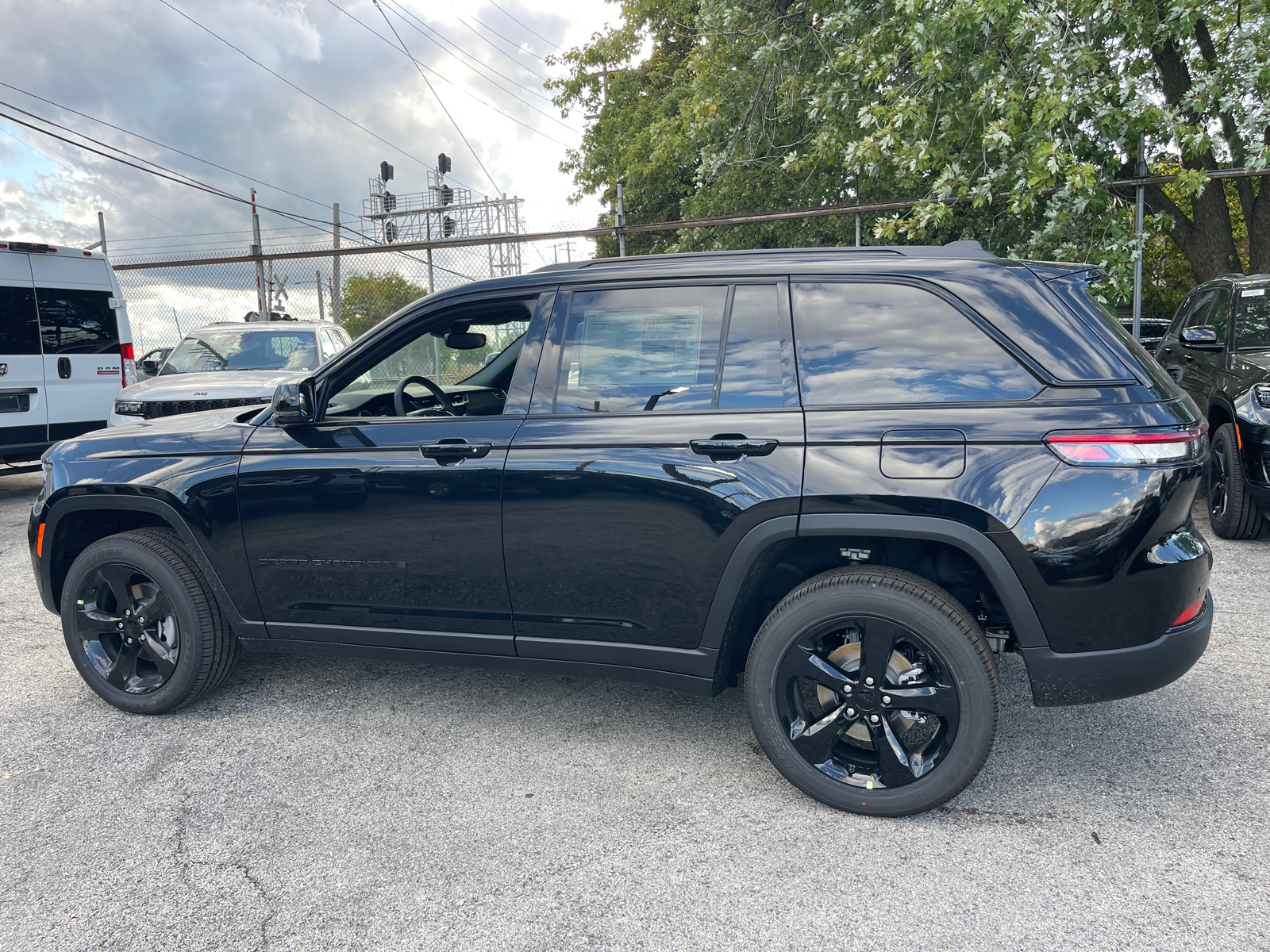 2024 Jeep Grand Cherokee Altitude X 29