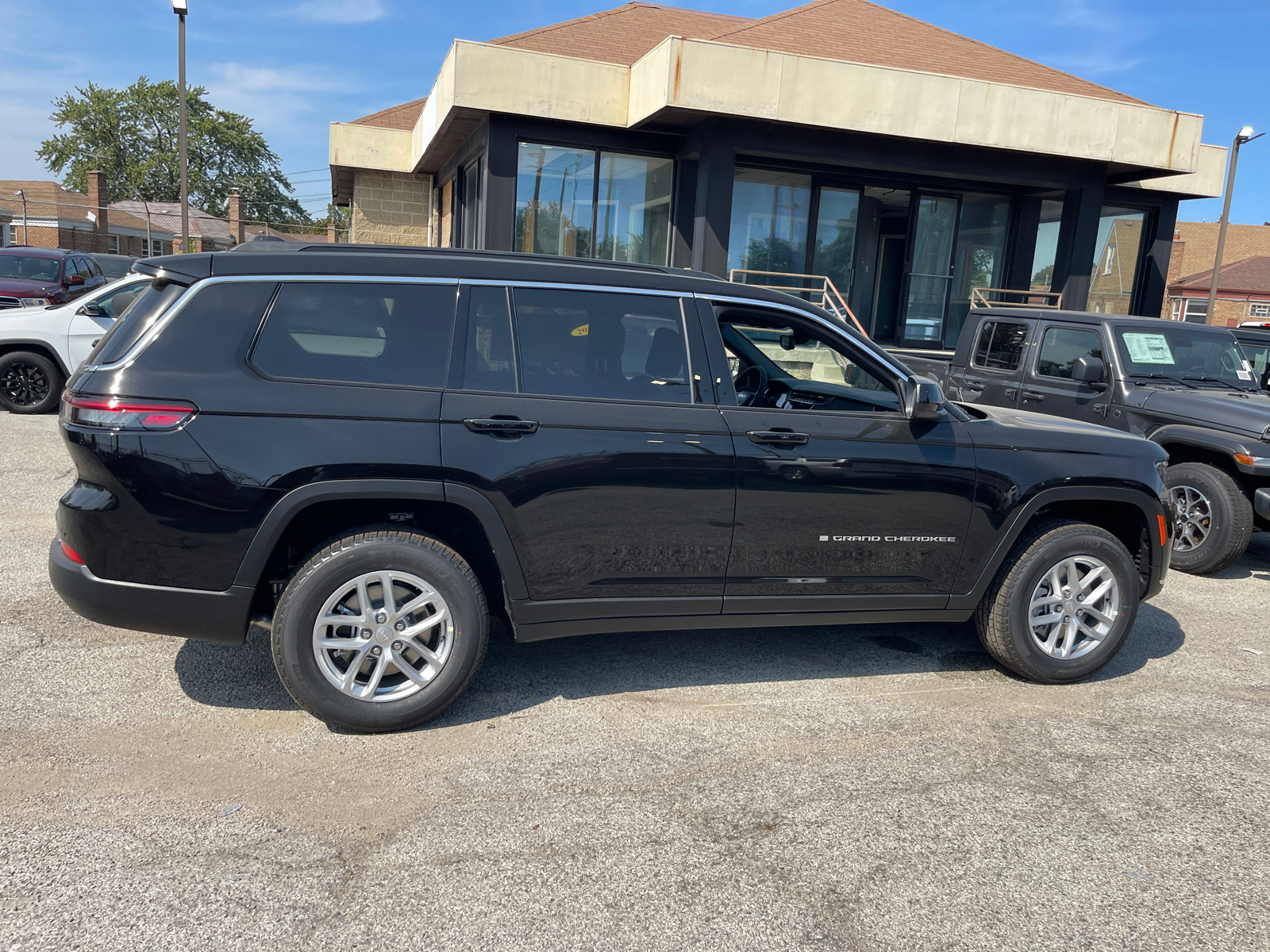 2024 Jeep Grand Cherokee L Laredo 7