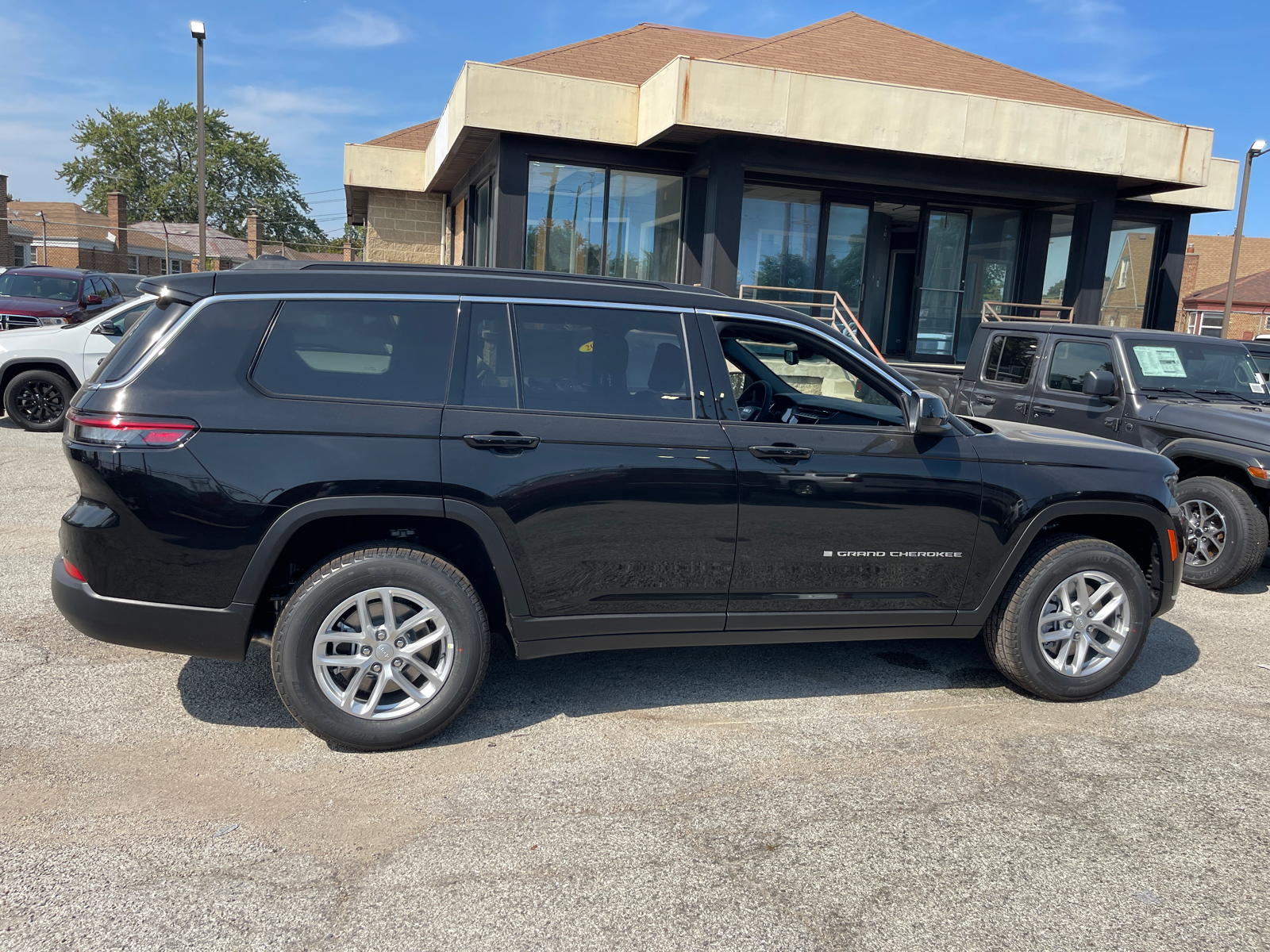 2024 Jeep Grand Cherokee L Laredo 31