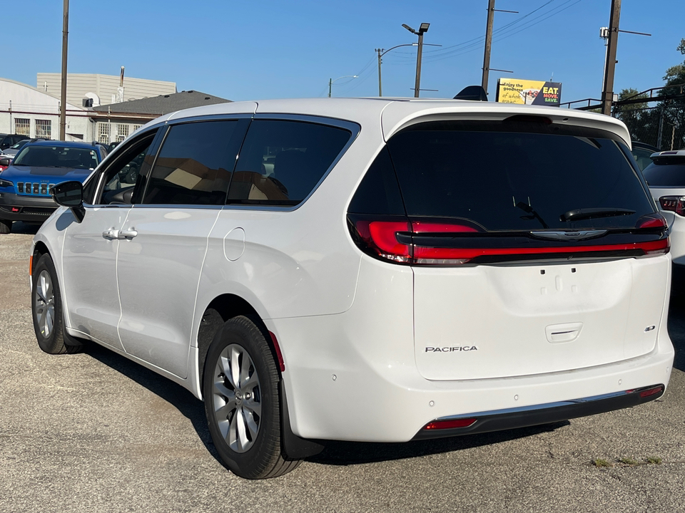 2025 Chrysler Pacifica  5