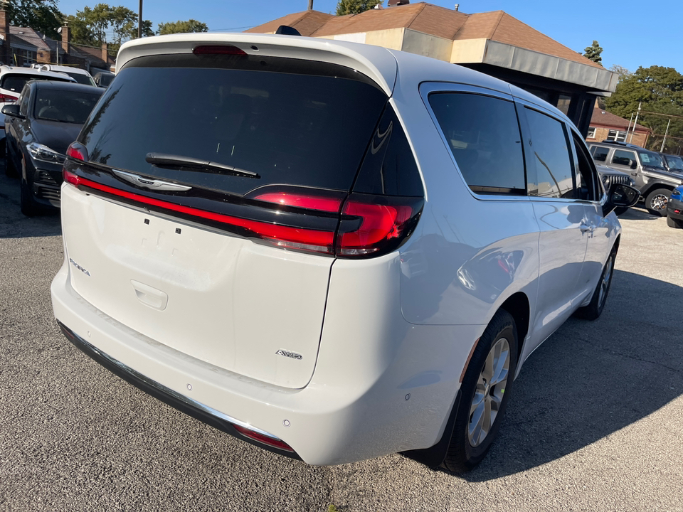 2025 Chrysler Pacifica  7