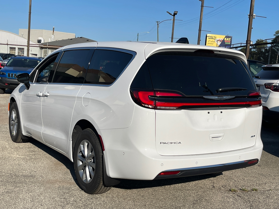 2025 Chrysler Pacifica  31