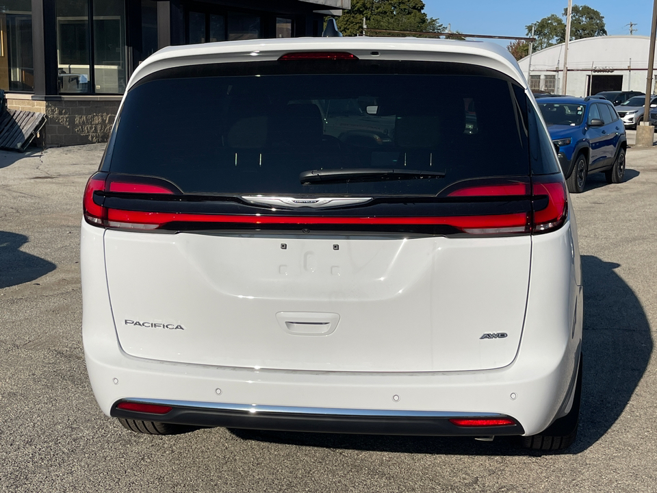 2025 Chrysler Pacifica  32