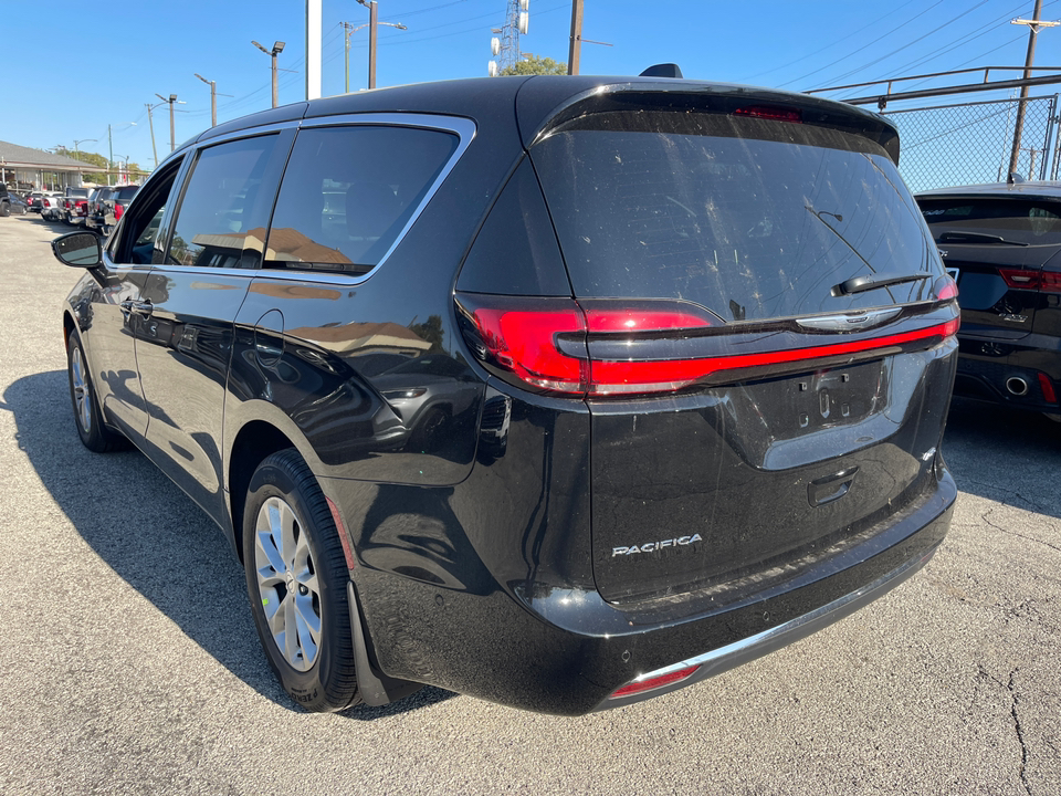 2025 Chrysler Pacifica  3