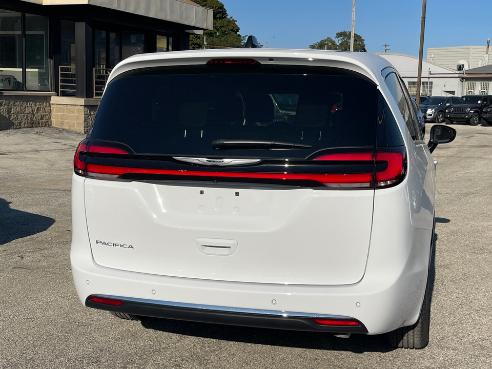 2025 Chrysler Pacifica  6