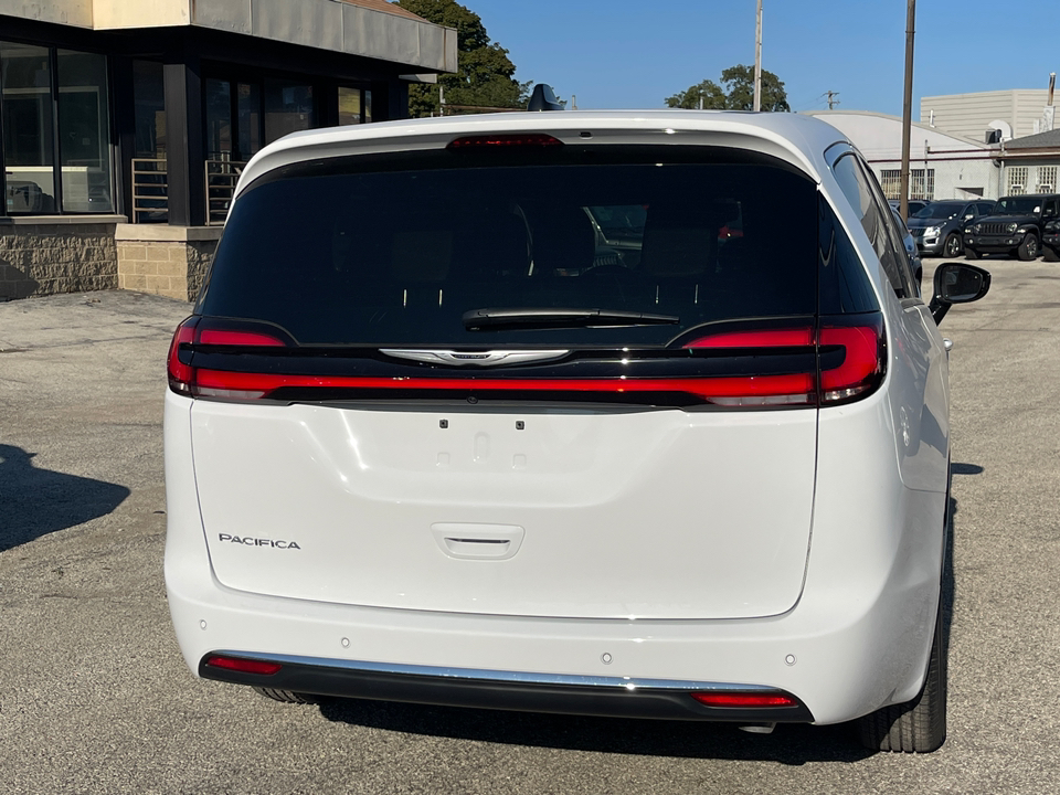 2025 Chrysler Pacifica  29