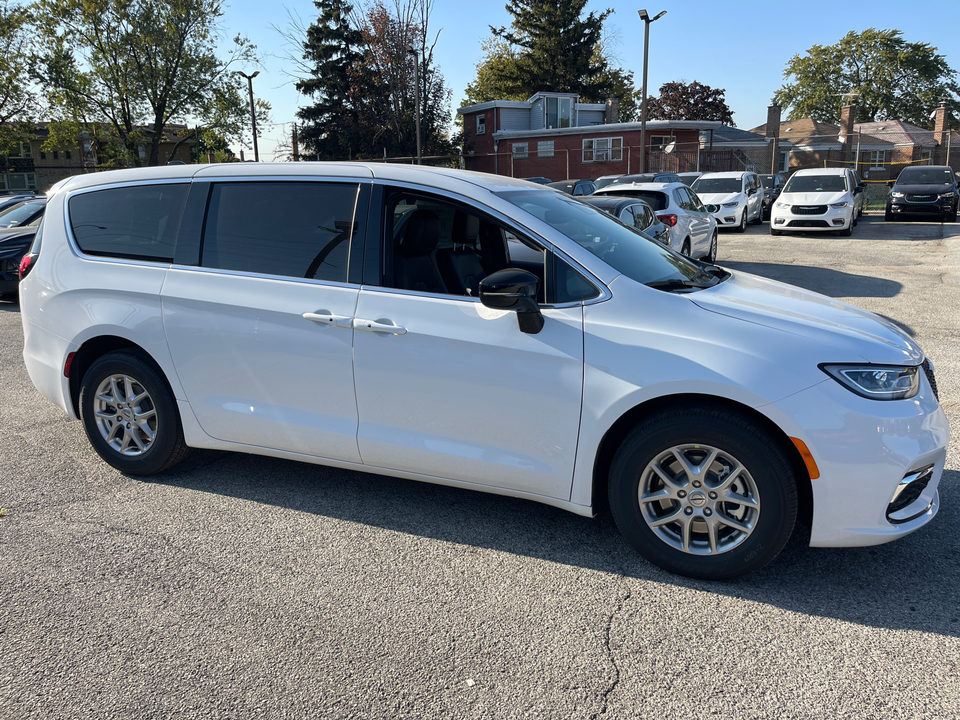 2025 Chrysler Pacifica  31