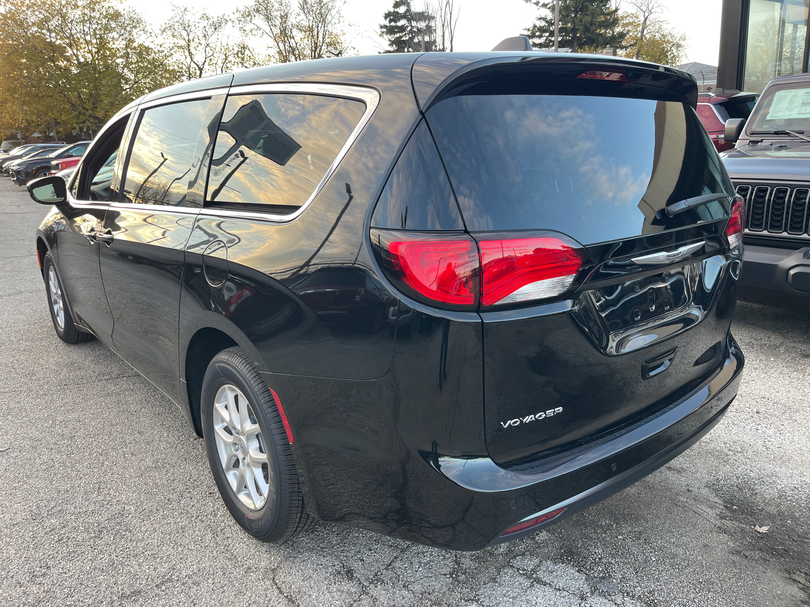 2025 Chrysler Voyager LX 5