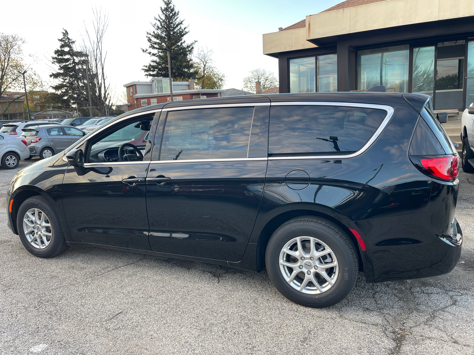 2025 Chrysler Voyager LX 26