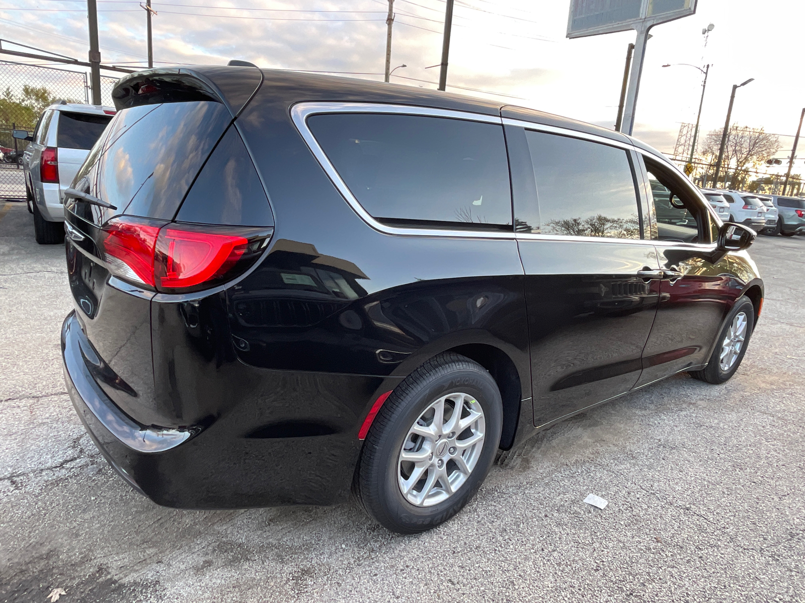 2025 Chrysler Voyager LX 30