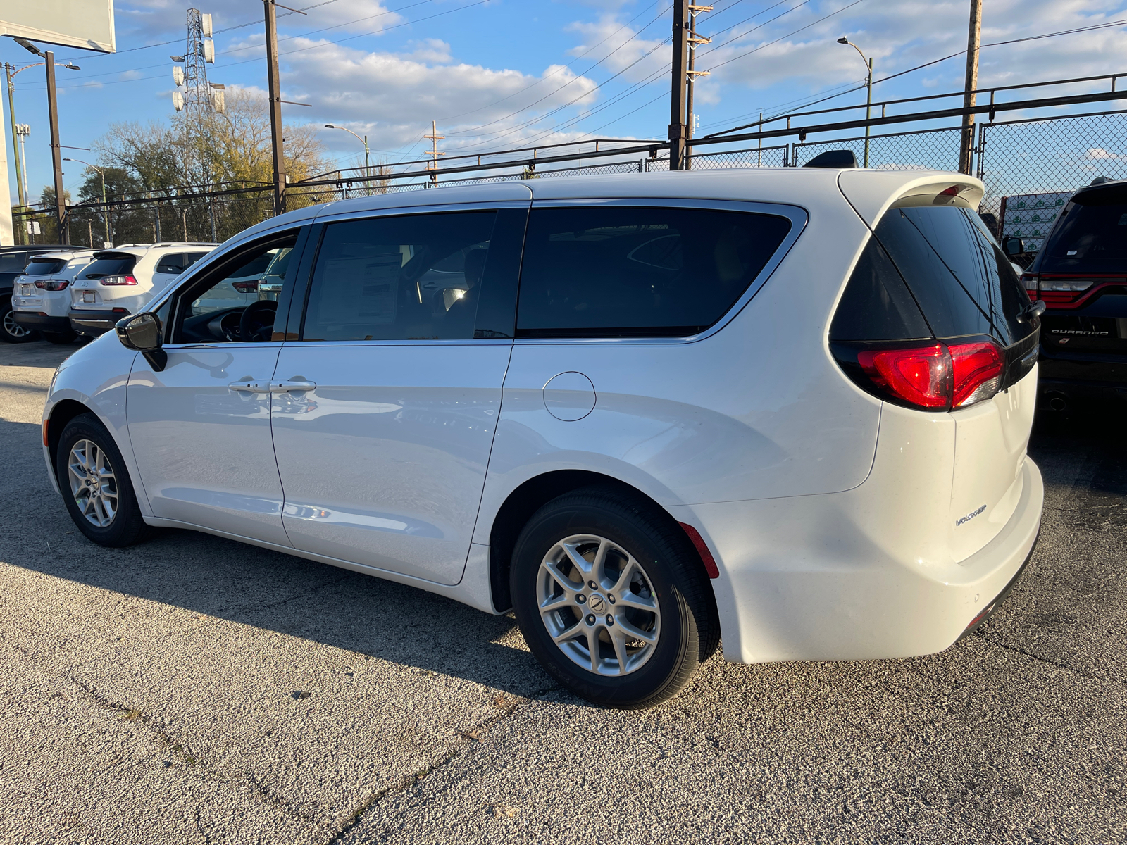 2025 Chrysler Voyager LX 4