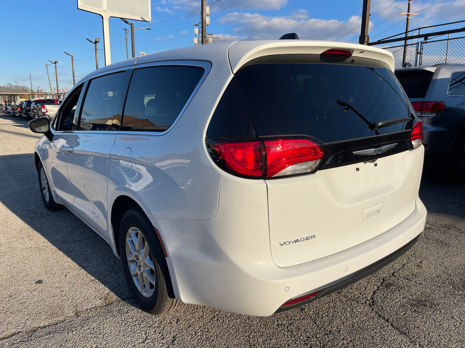 2025 Chrysler Voyager LX 5