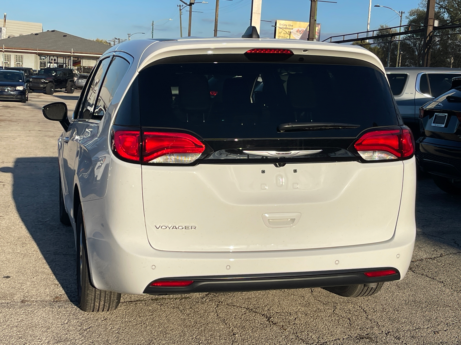 2025 Chrysler Voyager LX 6