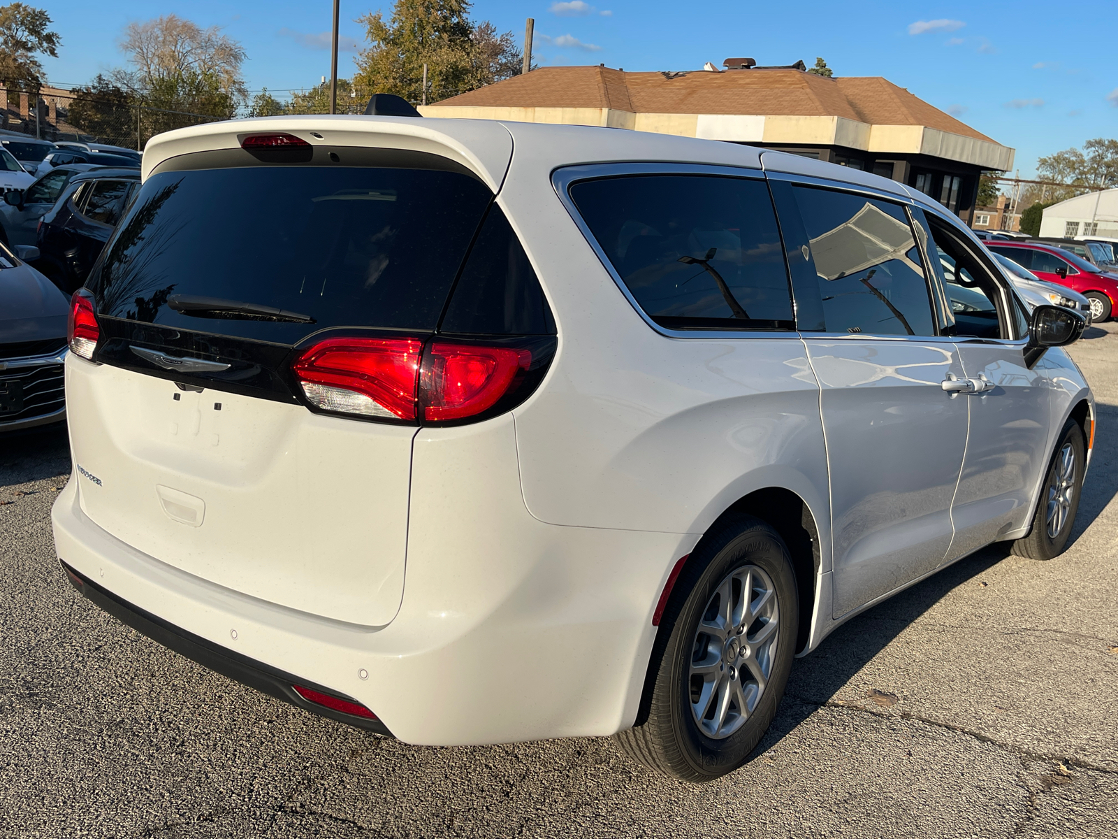 2025 Chrysler Voyager LX 7