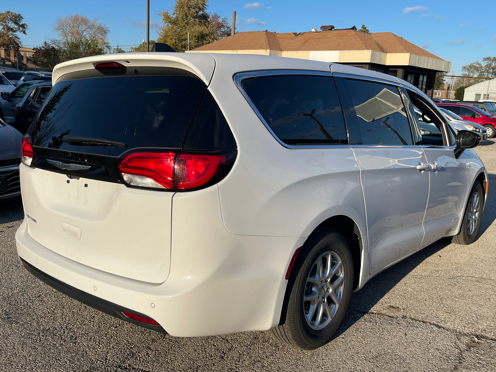 2025 Chrysler Voyager LX 27