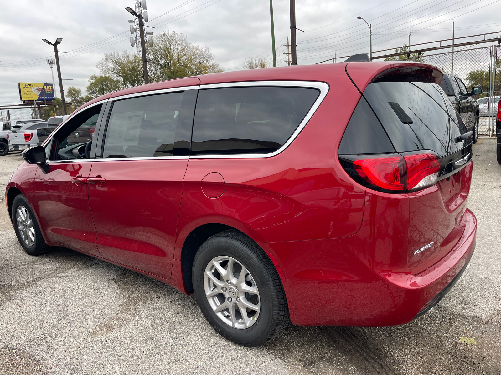 2025 Chrysler Voyager LX 4