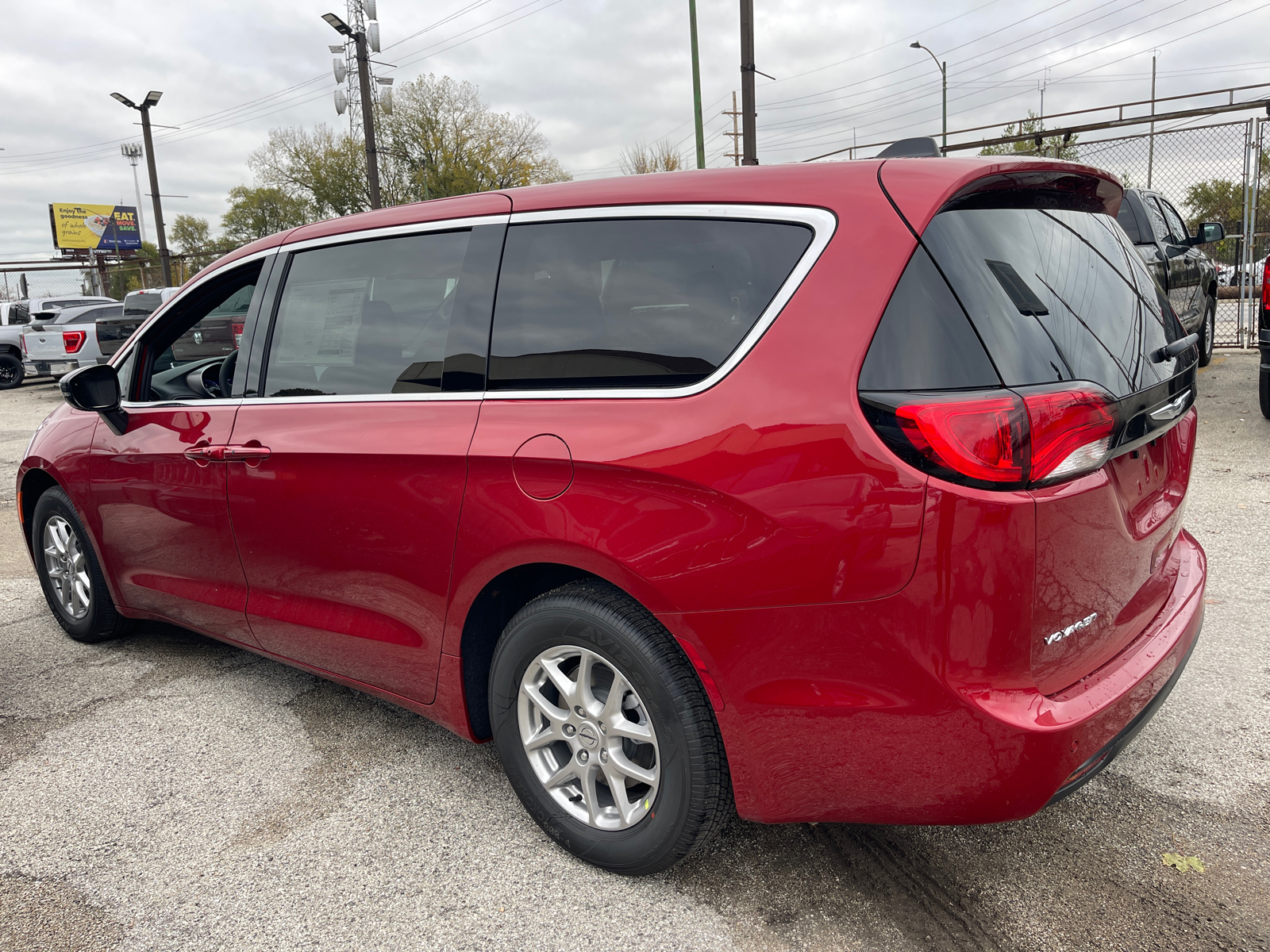 2025 Chrysler Voyager LX 28