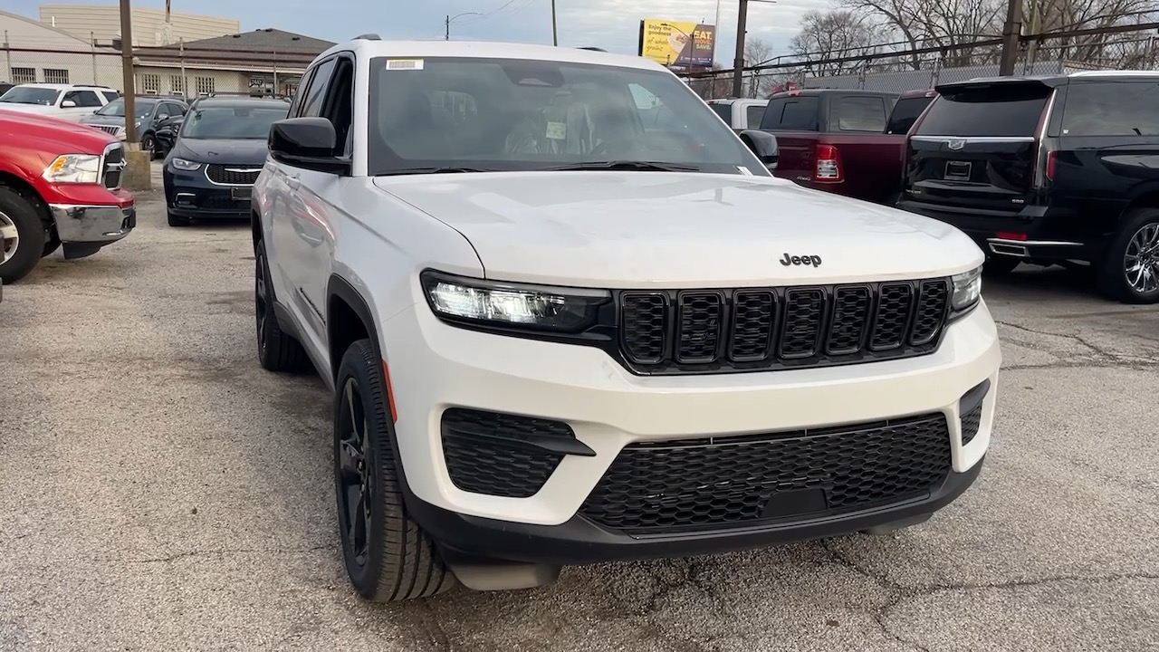 2025 Jeep Grand Cherokee Altitude X 31