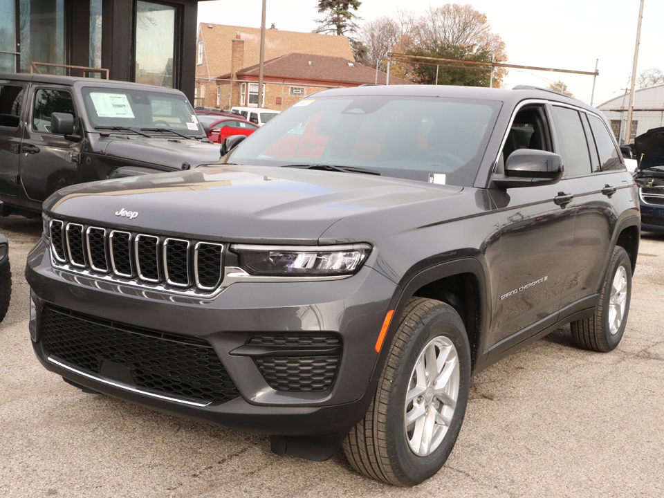 2025 Jeep Grand Cherokee Laredo 1