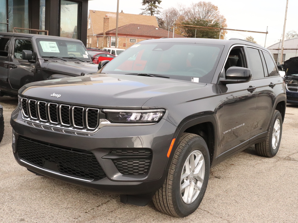 2025 Jeep Grand Cherokee Laredo 2