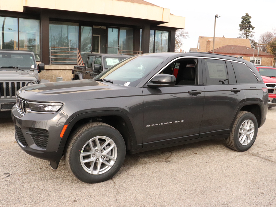 2025 Jeep Grand Cherokee Laredo 3