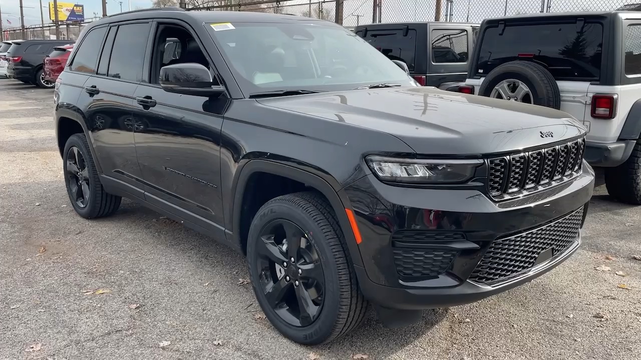 2025 Jeep Grand Cherokee Altitude X 28