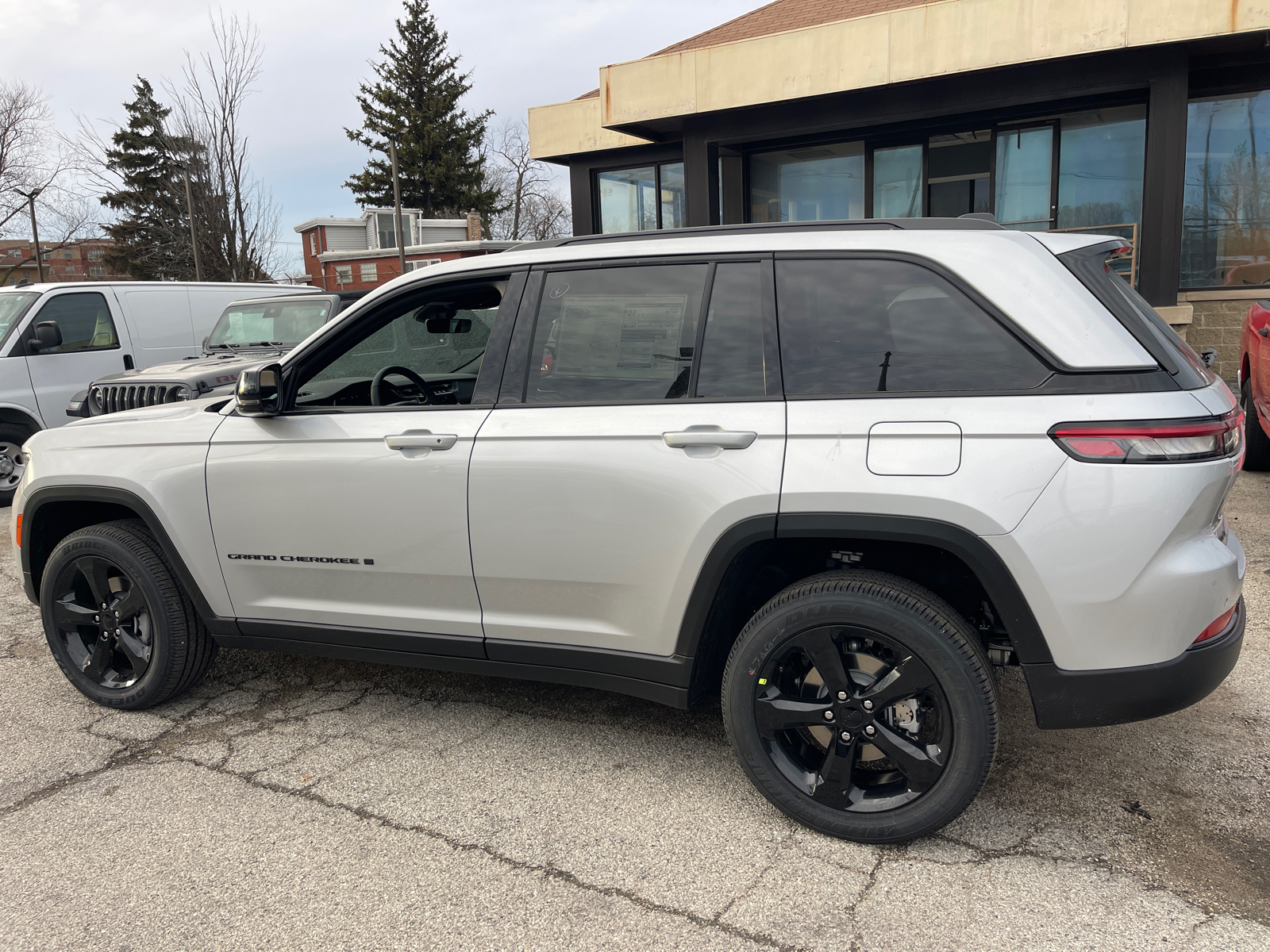 2025 Jeep Grand Cherokee Altitude X 26