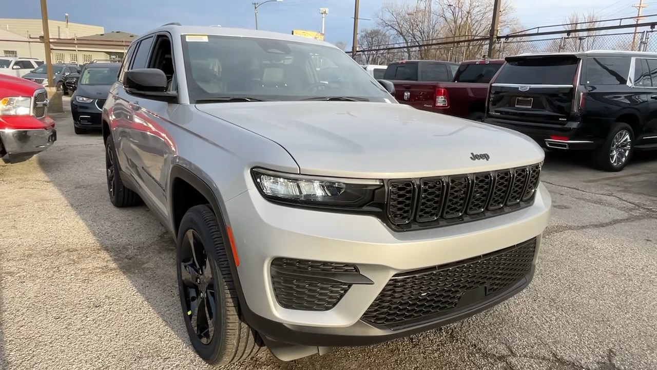 2025 Jeep Grand Cherokee Altitude X 30