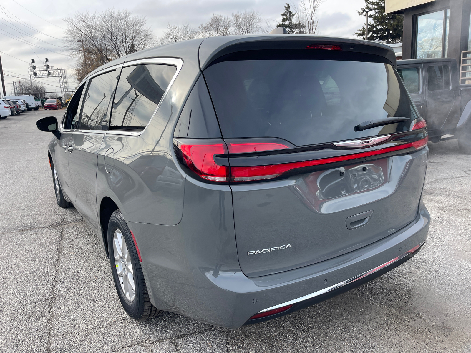 2025 Chrysler Pacifica  5