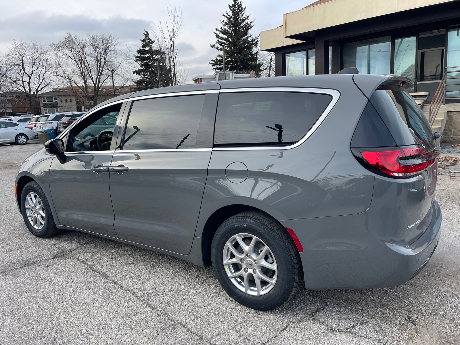 2025 Chrysler Pacifica  27