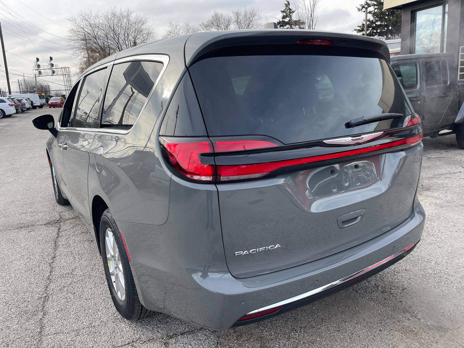 2025 Chrysler Pacifica  28