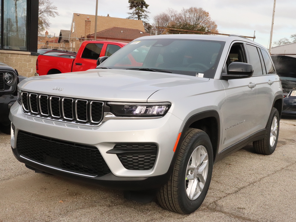 2025 Jeep Grand Cherokee Laredo 1