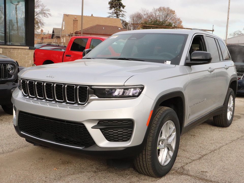 2025 Jeep Grand Cherokee Laredo 2