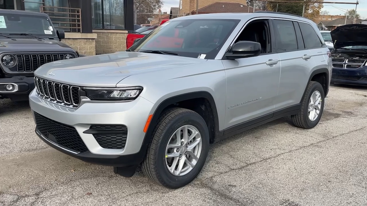 2025 Jeep Grand Cherokee Laredo 3