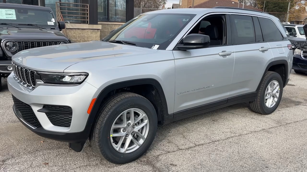 2025 Jeep Grand Cherokee Laredo 30