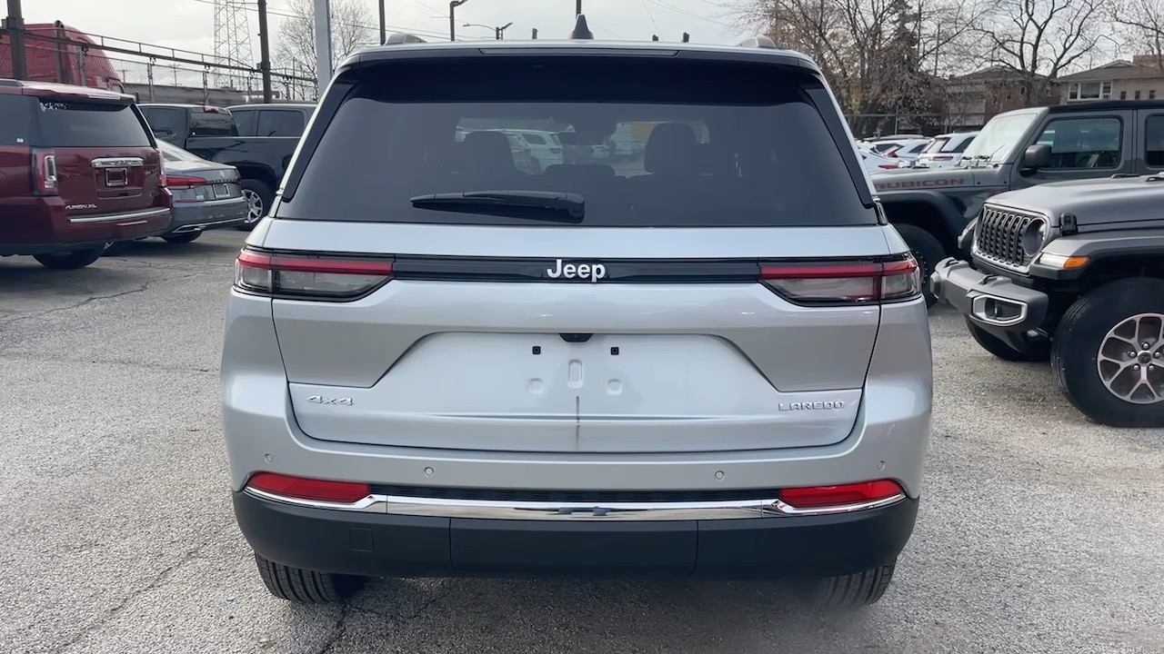 2025 Jeep Grand Cherokee Laredo 32