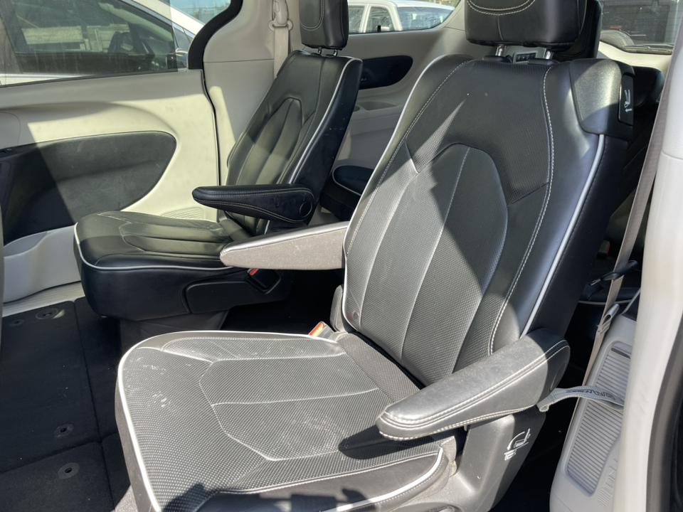 2022 Chrysler Pacifica Limited 17